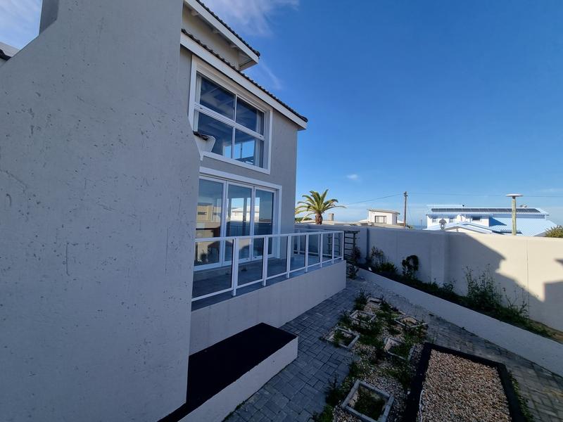 4 Bedroom Property for Sale in Outeniqua Strand Western Cape